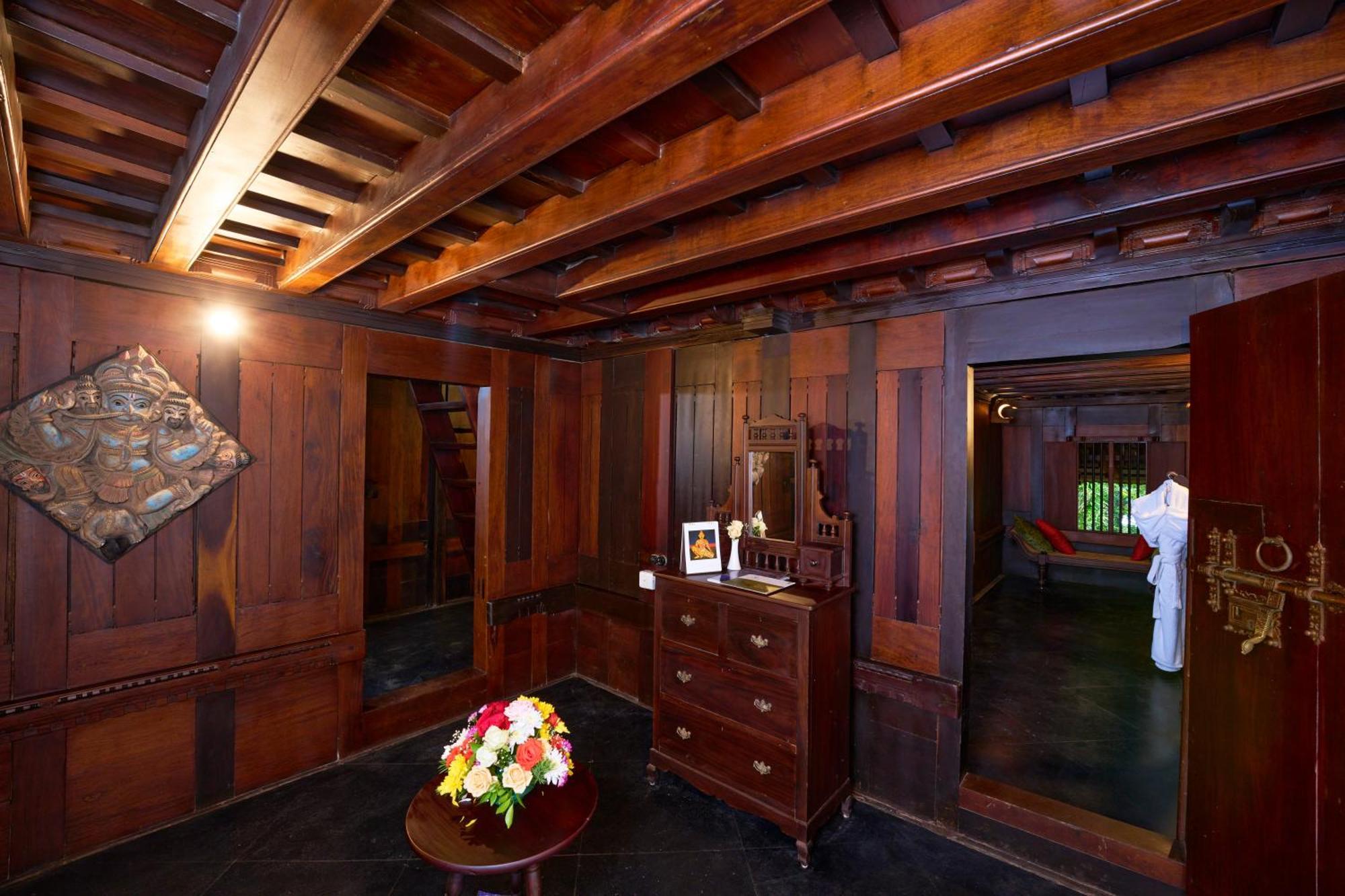 The Leela Ashtamudi, A Raviz Hotel Коллам Экстерьер фото Interior of the house