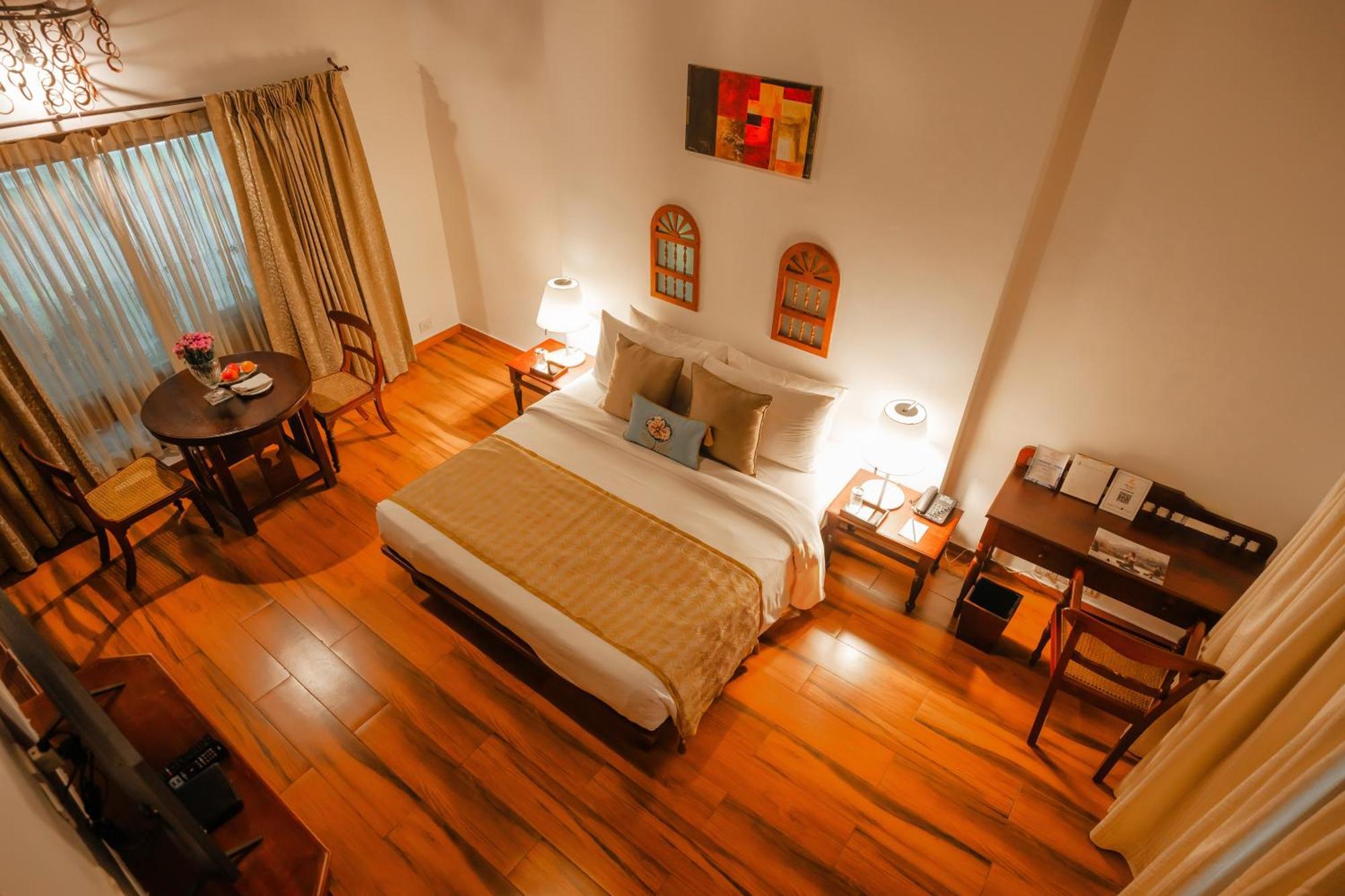The Leela Ashtamudi, A Raviz Hotel Коллам Экстерьер фото A room at the hotel