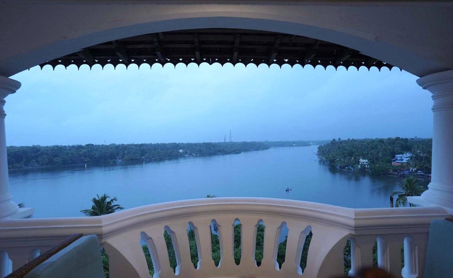The Leela Ashtamudi, A Raviz Hotel Коллам Экстерьер фото View of the backwaters from the hotel