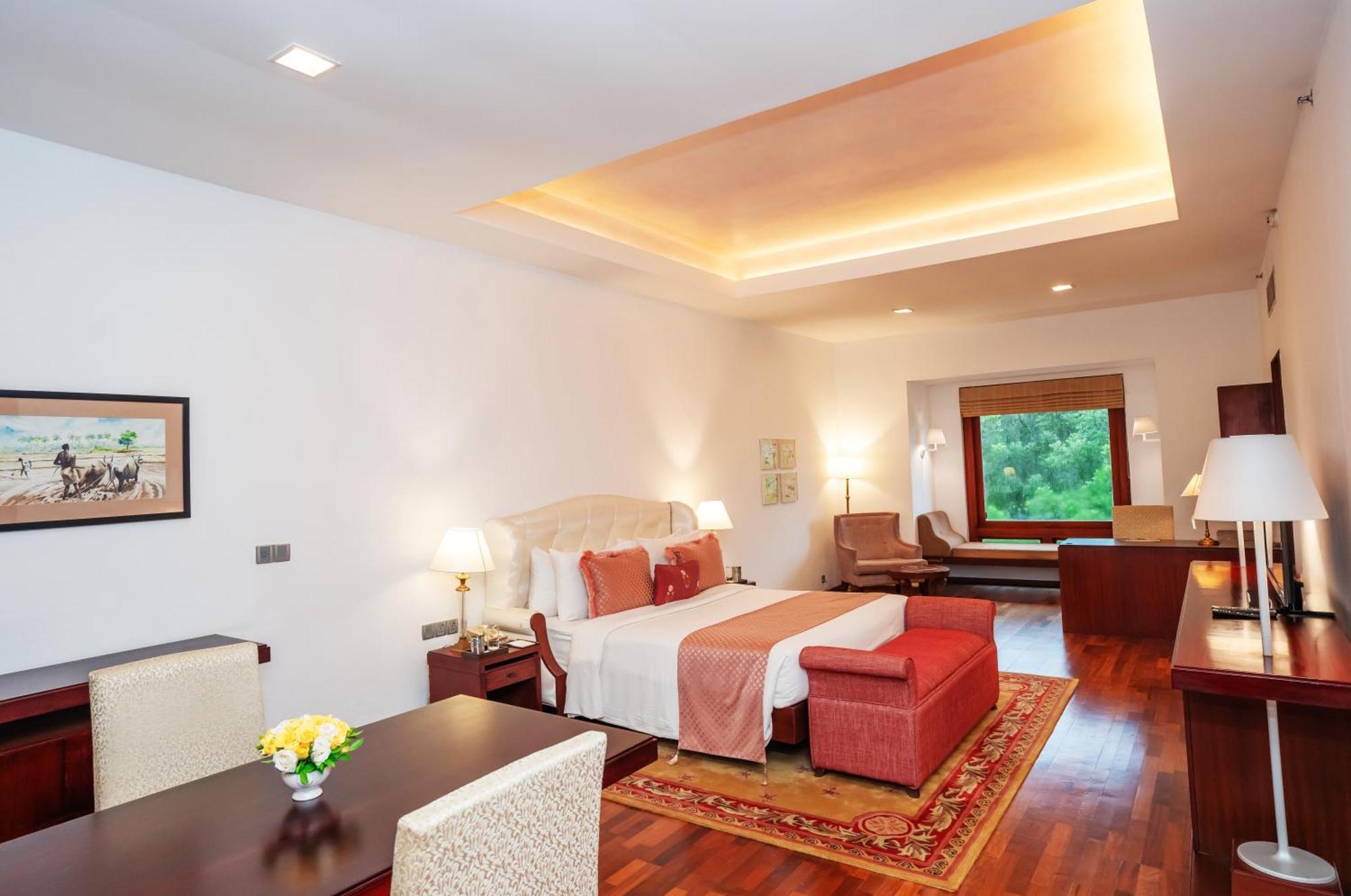 The Leela Ashtamudi, A Raviz Hotel Коллам Экстерьер фото A suite at the Taj Bengal