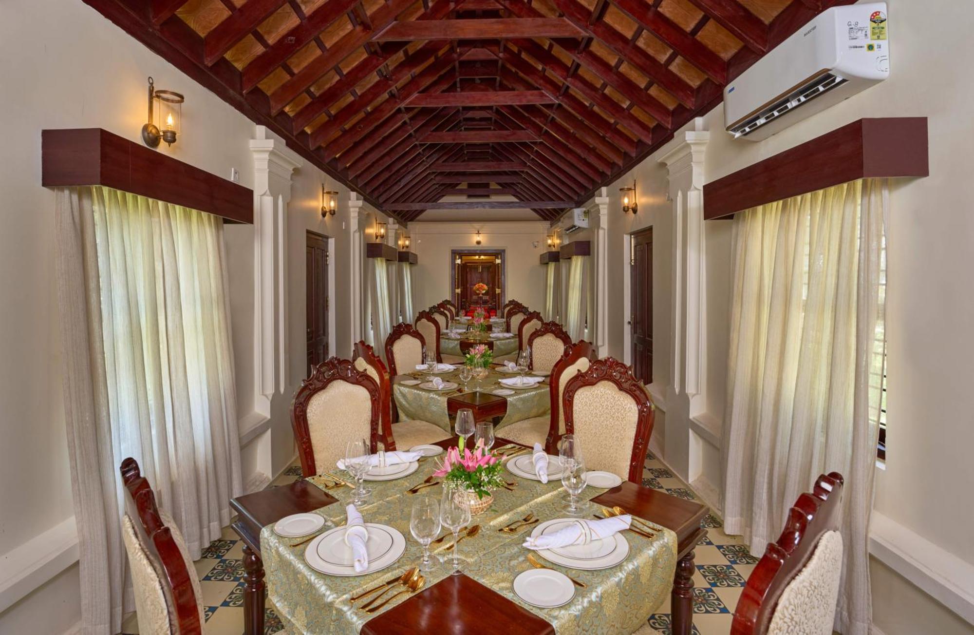 The Leela Ashtamudi, A Raviz Hotel Коллам Экстерьер фото Dining Hall